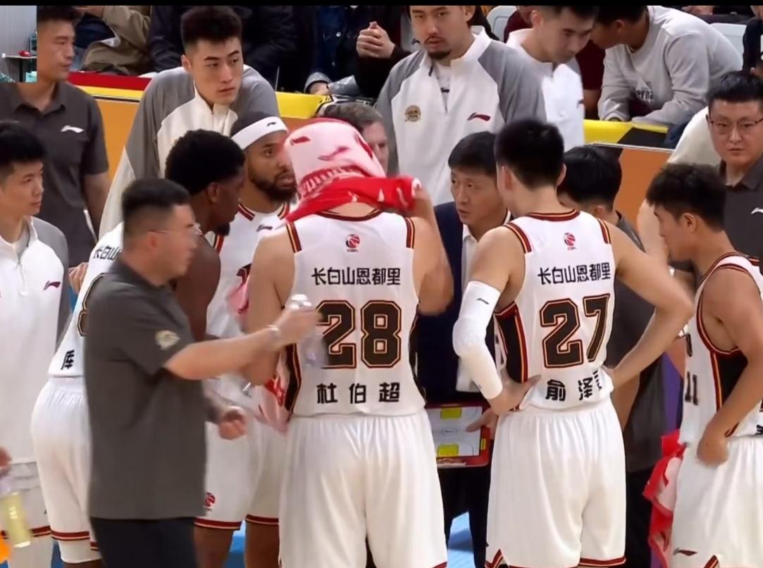 恭喜吉林男篮战胜广厦取得两连胜！祝福俞泽辰越打越好，也期待刘雁宇和赵率舟通过自己
