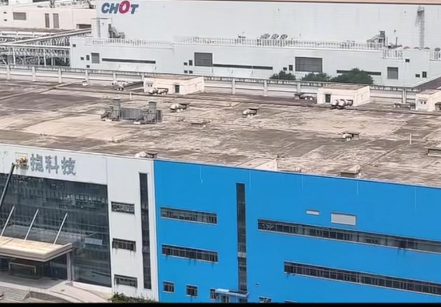 今天路过咸阳市高新区高科一路，发现冠捷科技的厂区正在推平，原有厂房已不复存在。后