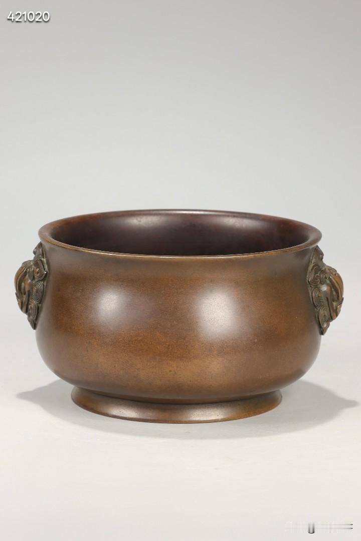 清 水雲居款螭龙耳炉

规格：高7.5cm，口径12.5cm，重1000.0g