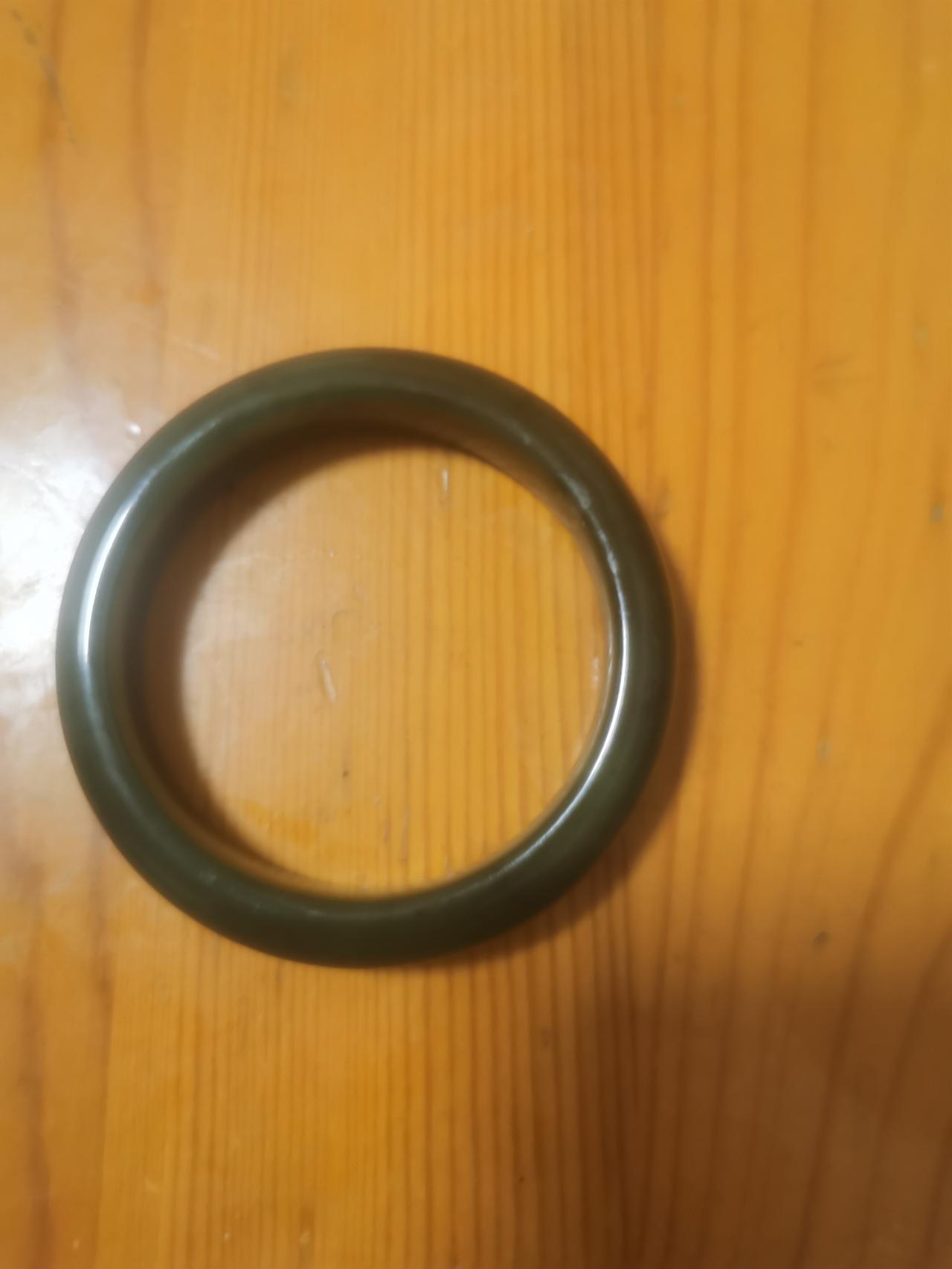 刚买的，捡到大漏了。
1800，太值了，新疆和田玉……