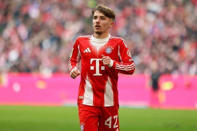 🚨⚠️ 拜仁慕尼黑官方已经确认，伦纳特·卡尔 遭遇了腿筋拉伤，预计将缺席一段时