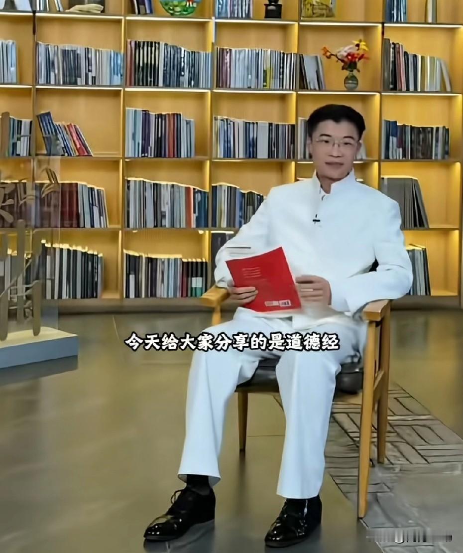 草根逆袭的典范。山东菏泽大网红郭有才登上央视舞台，分享了他研读《道德经》的心得。