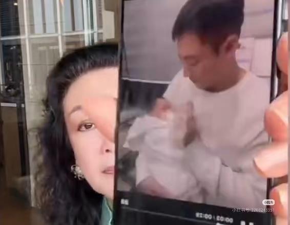 张老太太应该比徐妈妈年纪大吧，还在拼的第一线，而徐开口闭口就是孝顺我的什么房，什