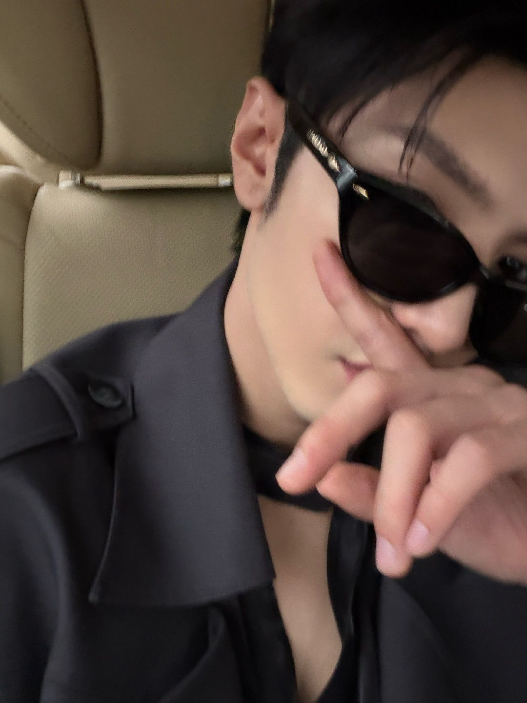 陈哲远元宵节自拍四宫格陈哲远元宵节晒自拍陈哲远元宵节自拍四宫格，哇塞 