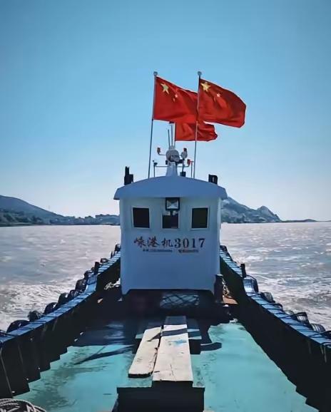 说实话，看到这个规定，很多人第一反应是：凭什么？凭什么别人的船要听咱们的？

听