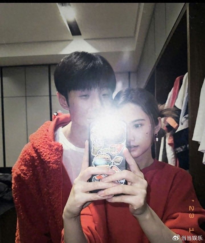 2026年娱乐圈又一高情商名场面诞生。在演出互动的时候，李荣浩听到台下有人以“嫂