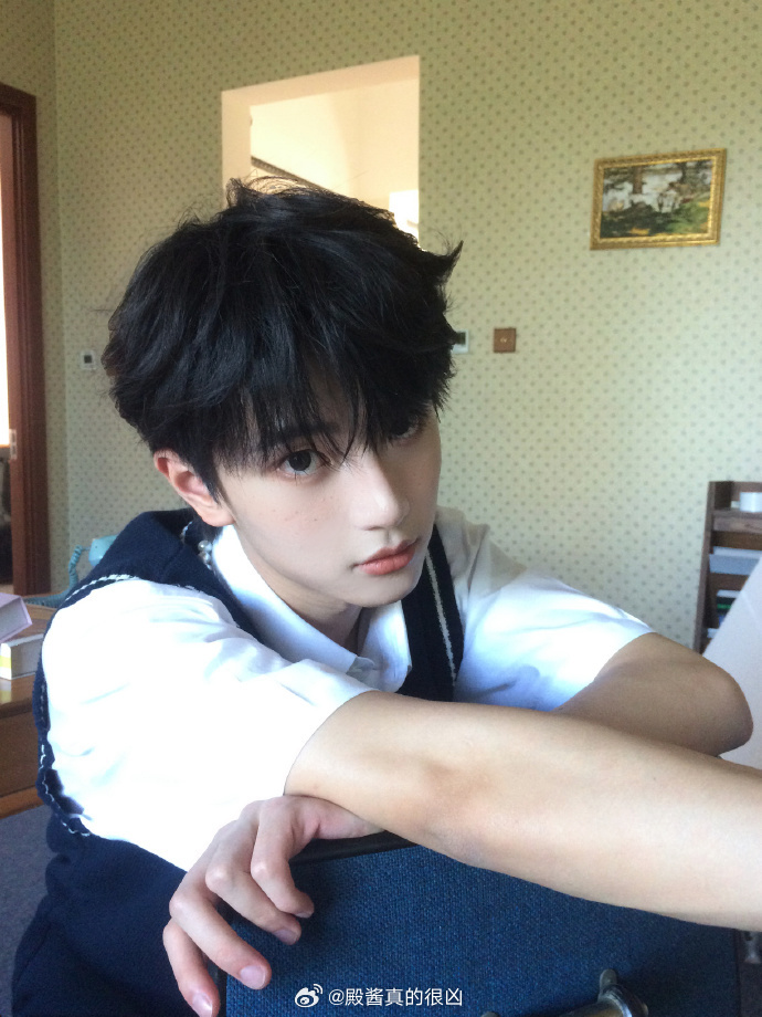 从舞台耀眼爱豆，到大银幕全新出发✨ 期待穆祉丞携首部电影《初次尝到寂寞》解锁演员