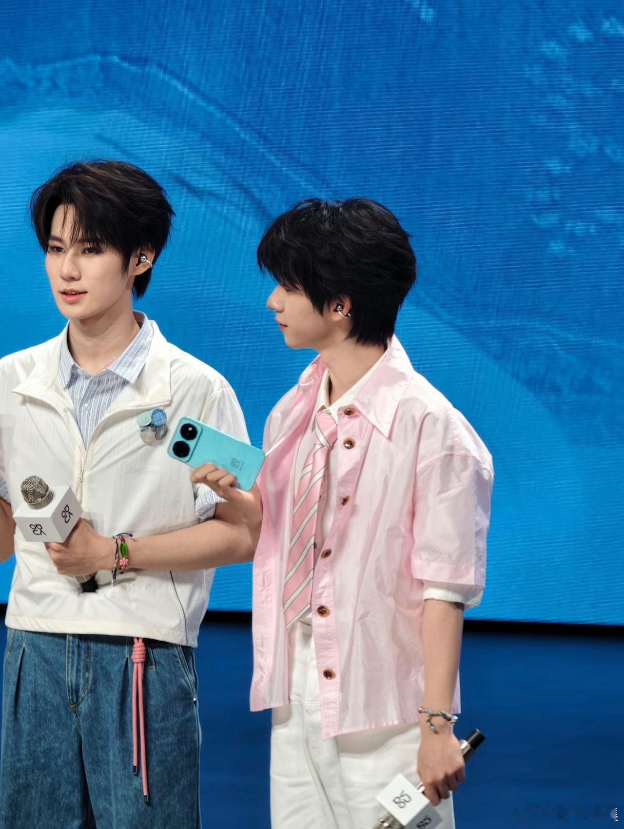 时代少年团造型细节满满时代少年团造型上的小巧思时代少年团七人同框侧颜杀来袭！全员