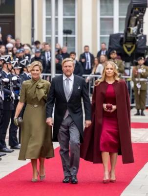 一种封建社会的残留 (阿姆斯特丹9日综合电)荷兰公主阿马利娅上星期日(7日)欢度