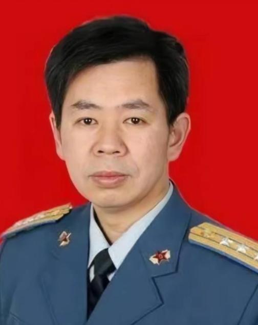 细思极恐

戴旭大校批评现在的演习：都是一群长枪短炮对着拍，实际上是危险的。他指