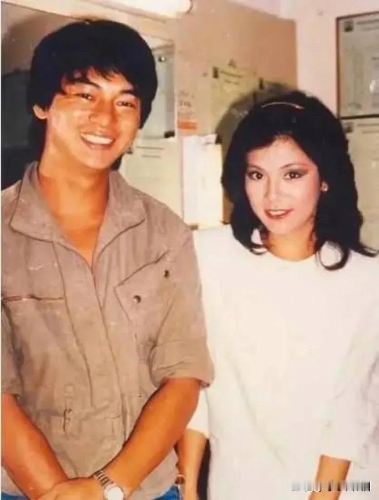 🎬分享一组老照片，翁美玲和惠天赐同框的瞬间，两人都是TVB的熟面孔，合作过不少