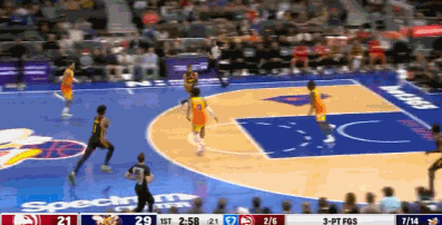 有你不行！特雷杨复出老鹰输惨了！
在今天NBA常规赛老鹰对阵黄蜂的第一节比赛末，