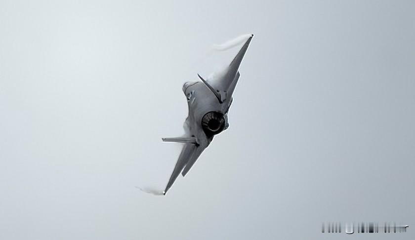 证实了！
美军一架F-35坠毁。
就在今天，美国广播公司新闻报道称，美军一架F-