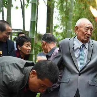 2002年，72岁台湾老兵回江苏老家探亲，喝多后突然嚎啕大哭：“其实，我是共产党