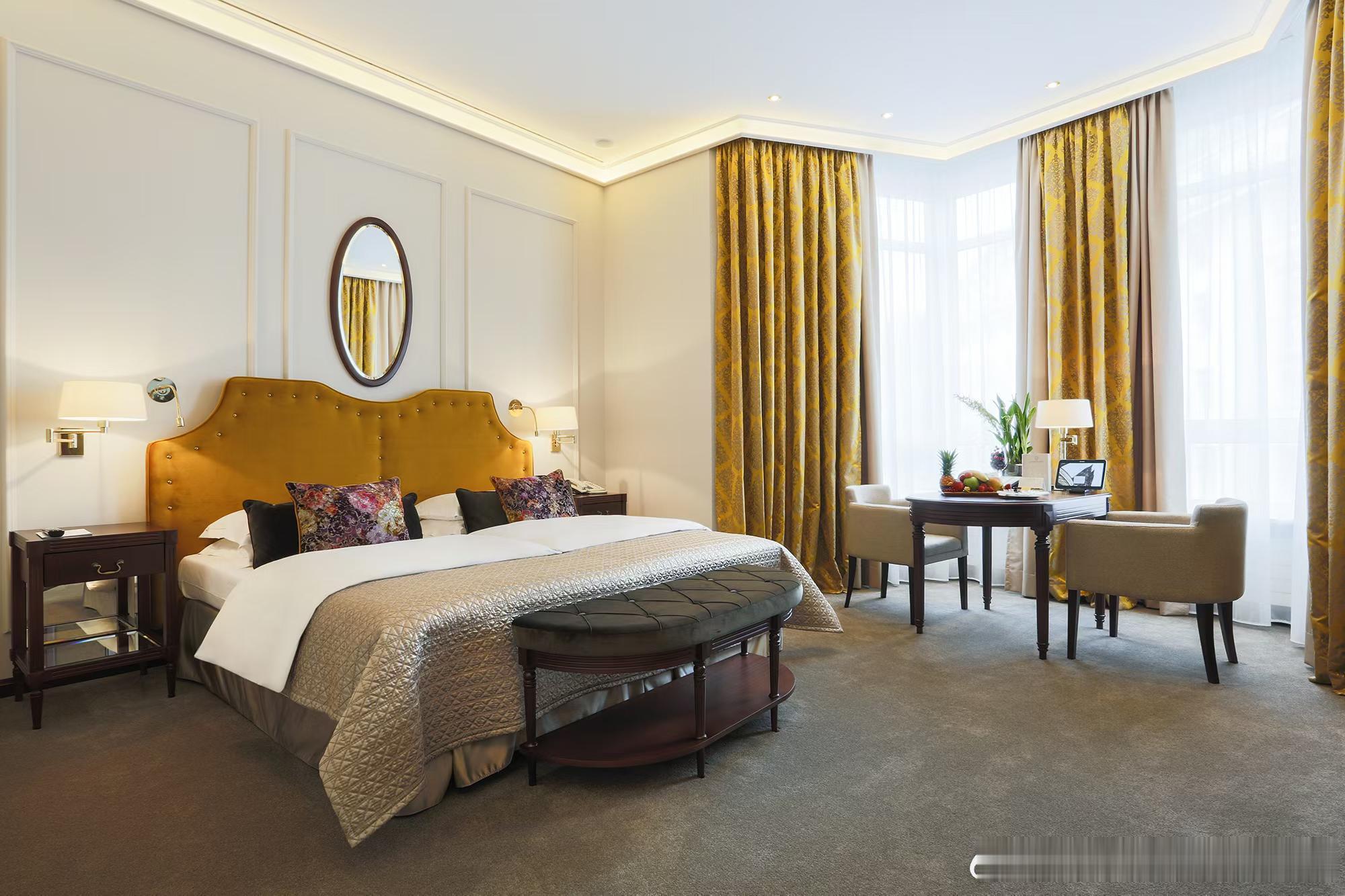科隆地标居所｜Excelsior Hotel Ernst百年宅邸，窗即是科隆大教