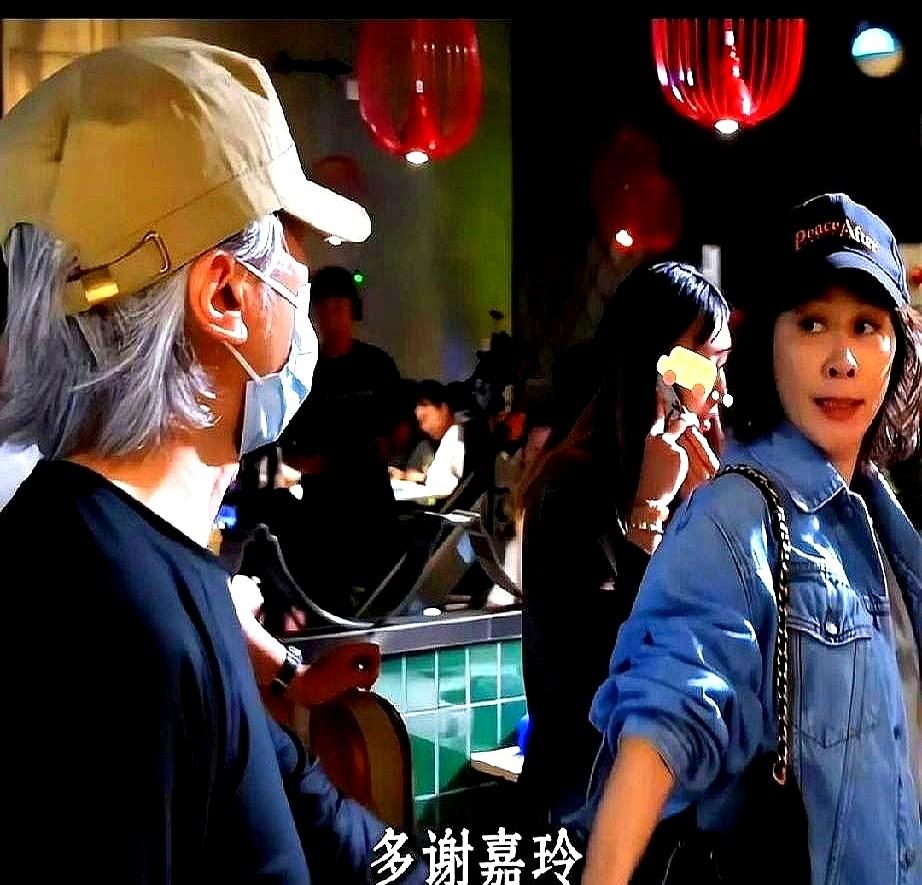 刘嘉玲请周星驰吃饭，连请三次，一次都没来。

不是耍大牌，而是他真的没空。一个镜