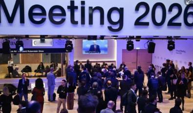 连装都不愿意装了，在世界经济论坛的晚宴上，欧洲跟美国可以说彻底闹翻了。
 
先是