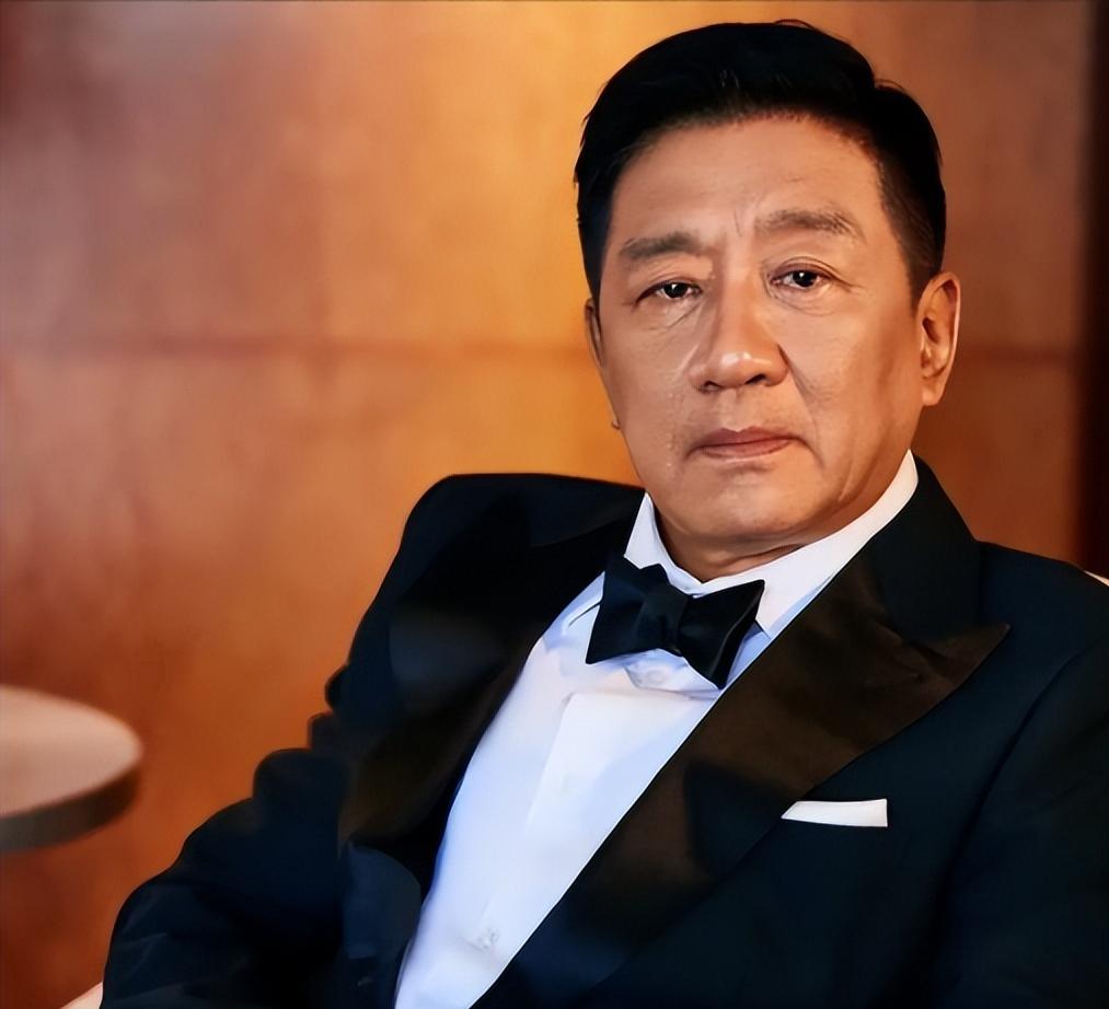 “我宁可重拍，也不会让他得逞！”2000年，导演陈国军筹拍《末路1997》，没想