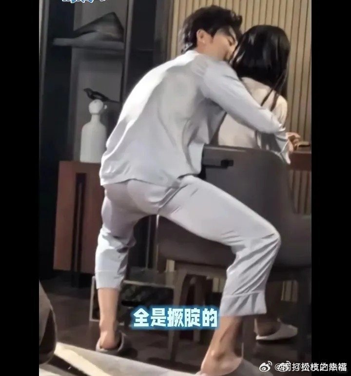 短剧只拍上半身的原因找到了短剧总爱只拍上半身的幕后花絮走红，不少霸总亲密戏份镜头