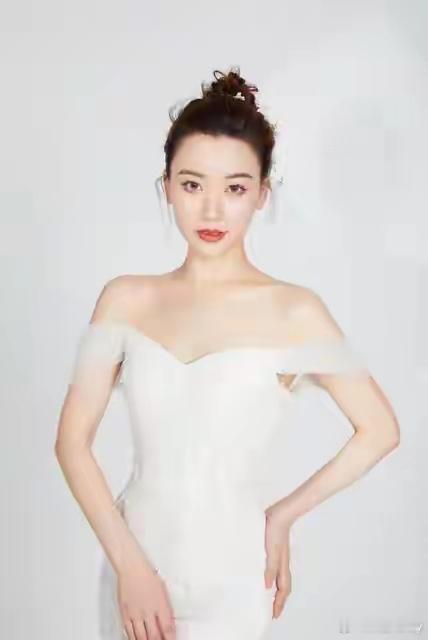 李小冉 北舞已经是上个世纪的事了姐姐多才多艺 舞蹈演戏都是一把好手 期待她的新作