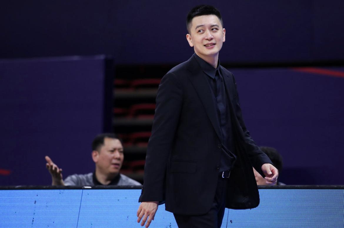 杨鸣谈离开辽篮原因：执教3年身心俱疲，我和辽宁队是非常平和地分手，我没有狮子大开