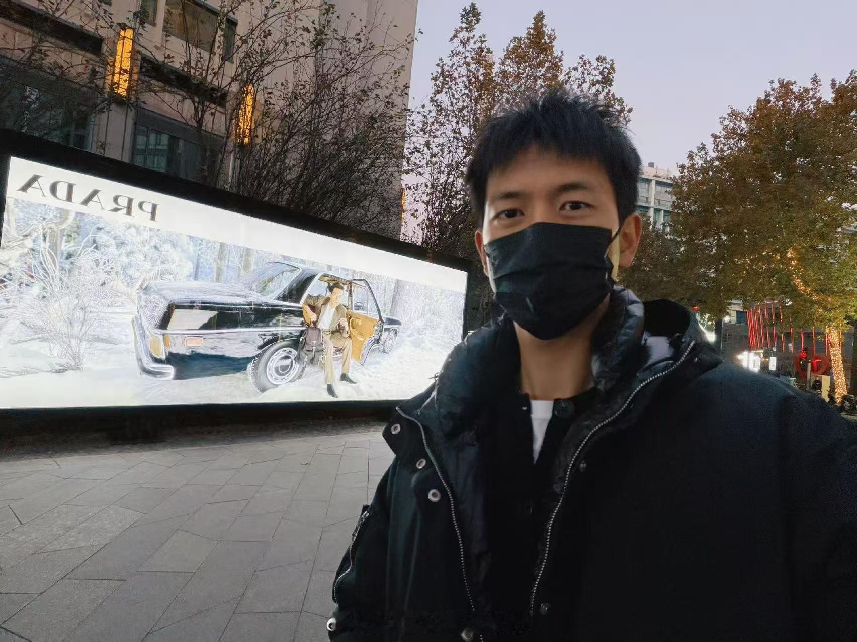 李现和自己的prada地广合照，合格，