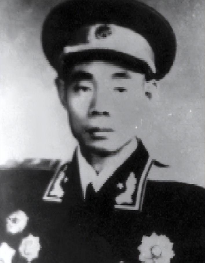 1951年毛泽东设宴款待志愿军四大军长，席间特意邀请吴信泉同志坐在自己身旁
19