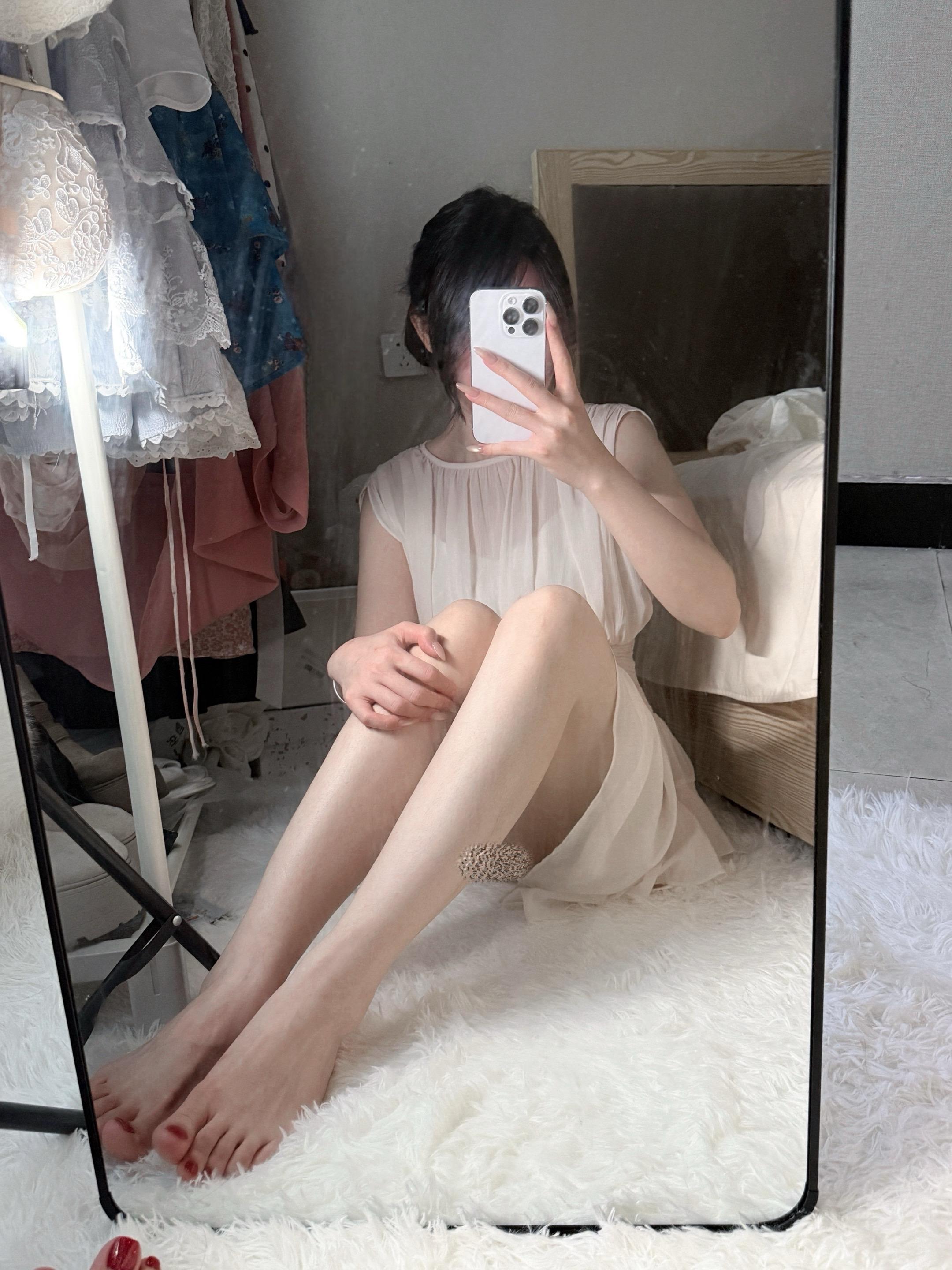 不好意思没回你消息啊 今晚洗碗多挤了俩泵洗洁精被婆婆一巴掌打晕过去了现在才醒