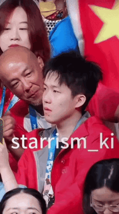 🔥看一次疼一次！
王楚钦那个快撑不住的瞬间，
全网看哭：他真的扛太多了

  