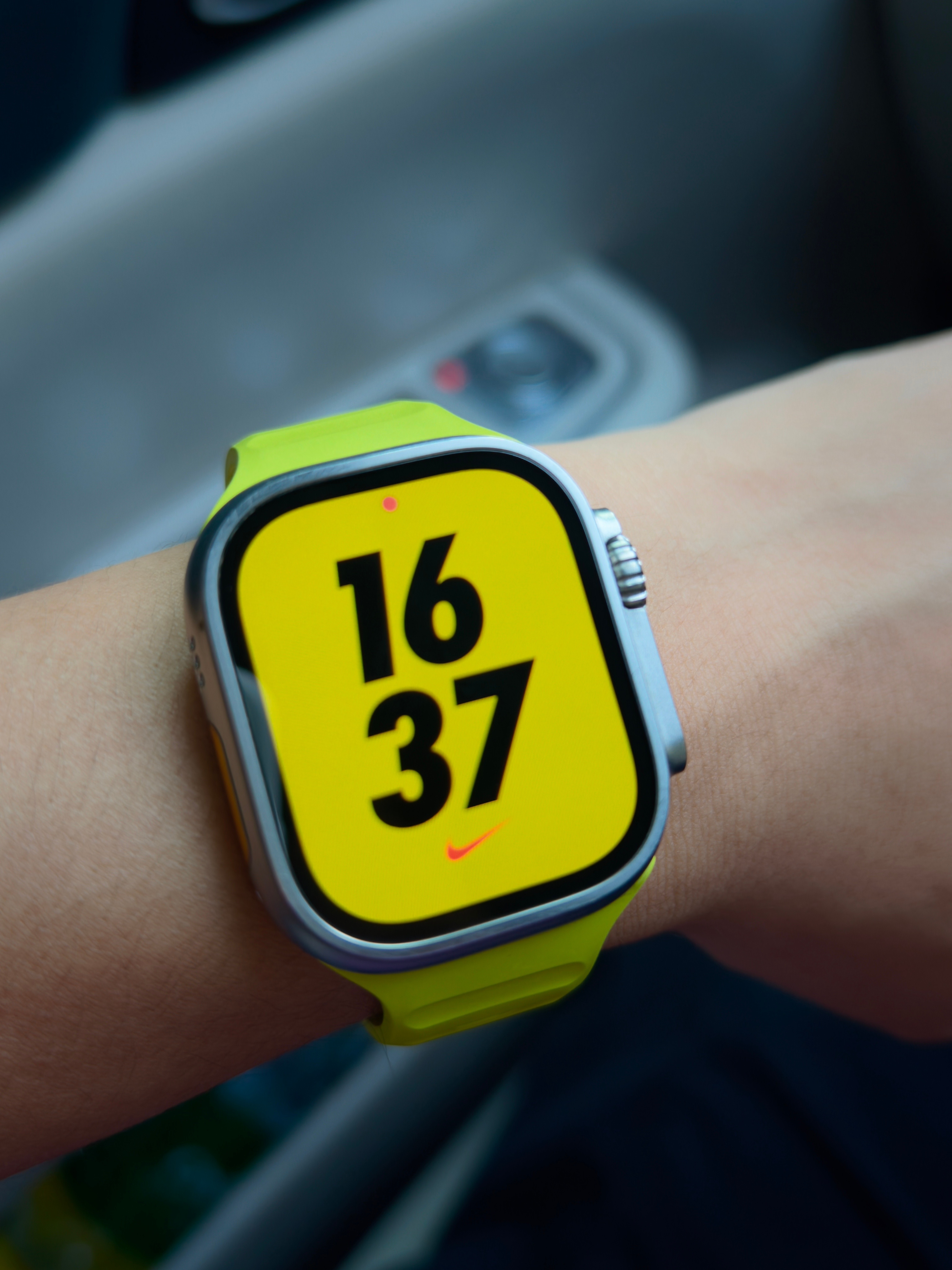 今年 Apple Watch Ultra的最大升级应该就是屏幕黑边吧？别说！你真