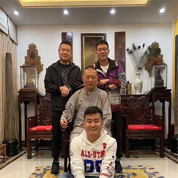 我发现郭德纲收徒孙也有不得已而为之的苦衷，里面人情世故占了大半，好多都是关系户、