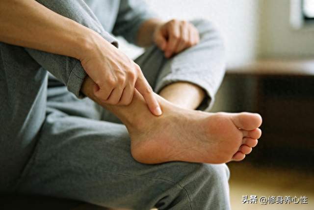 上半身冒火下半身冰窖？这1个脚上的开关，专治“火跑错楼层”