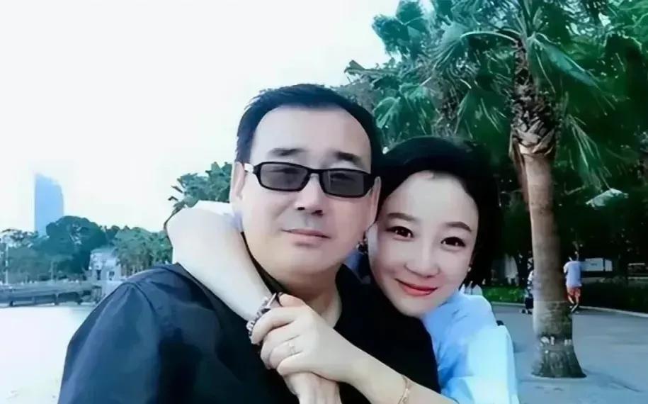 杨恒均因为从事间谍活动，危害国家利益被叛死缓，而他的老婆是著名的爱国正能量大V袁