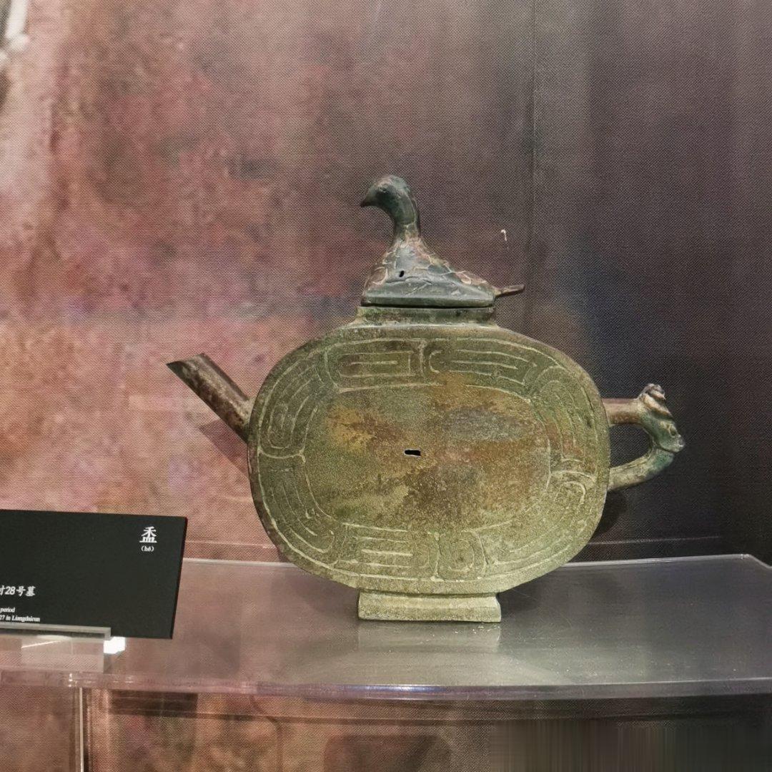 #遇见艺术# 【古代酒具】春秋早期青铜器：盉。古代用于温酒、调酒的器皿。出土于陕