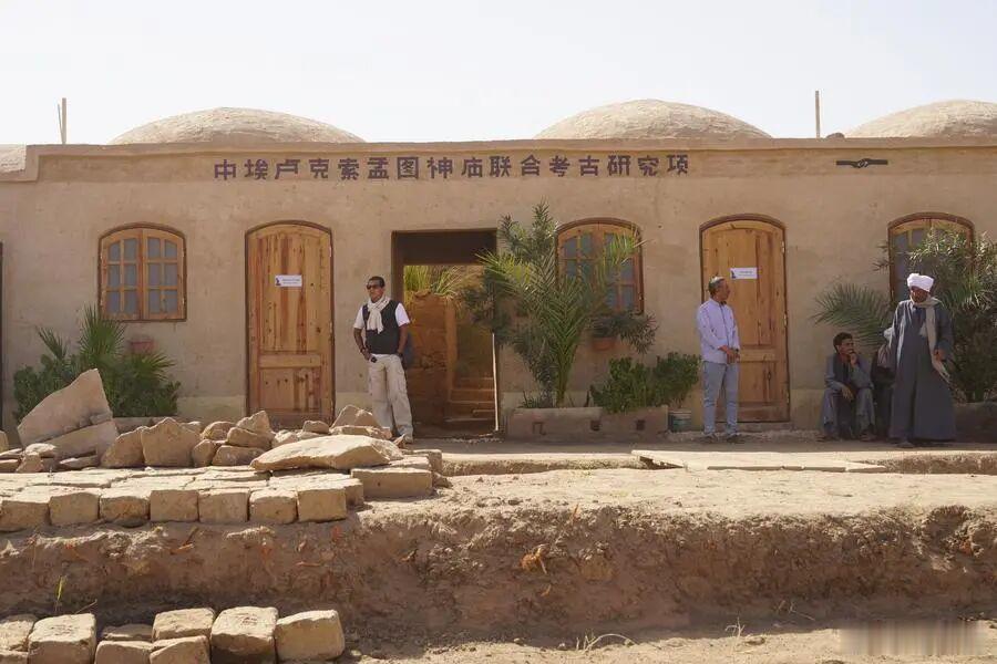 考古新发现 古埃及圣湖 在埃及卢克索的孟图神庙，中埃联合考古队揭晓了一项罕见发现