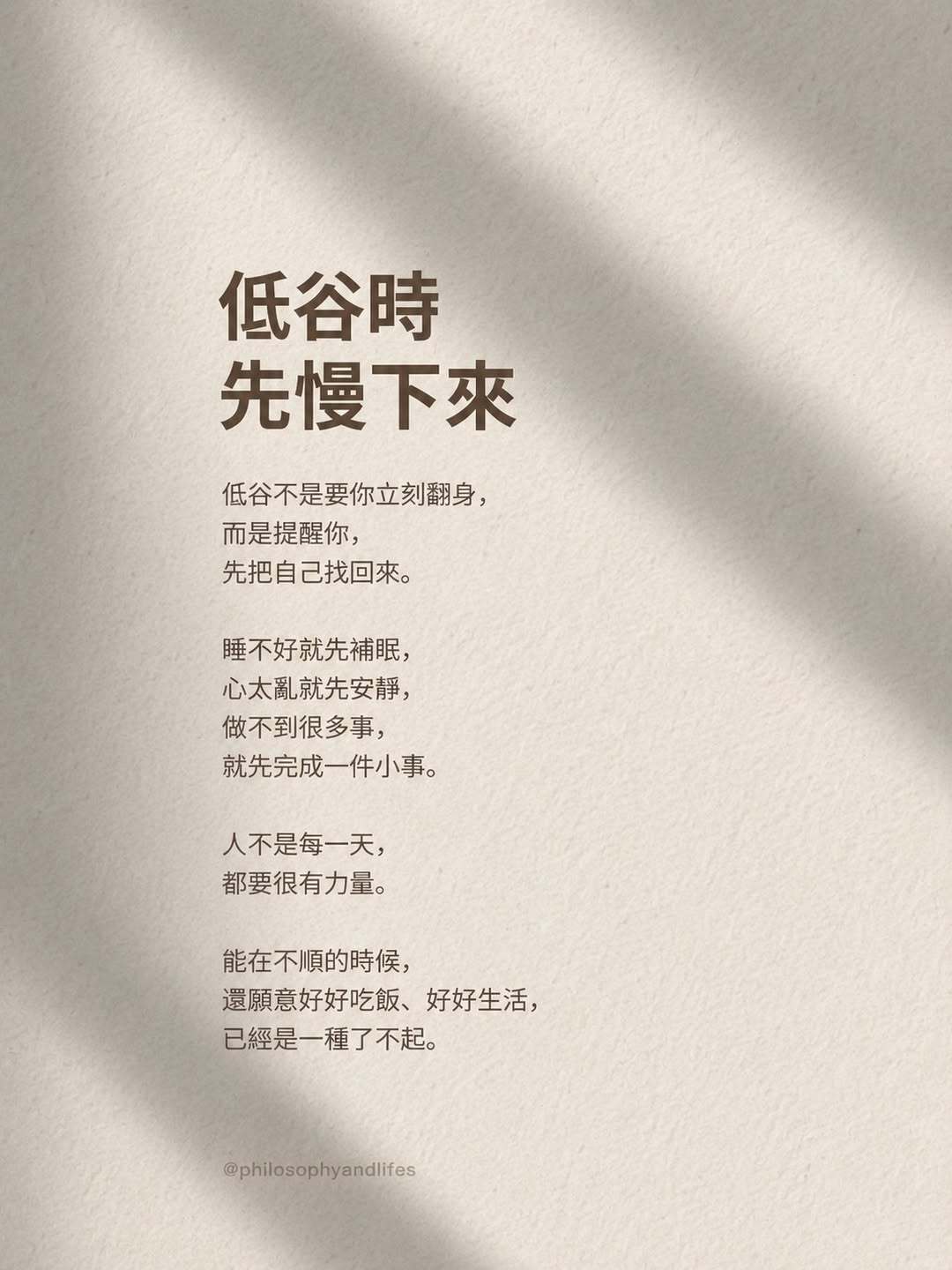 当晨曦穿透云层，万物皆被温柔以待。愿这份宁静与美好，也能轻轻降落在你的心田。早安