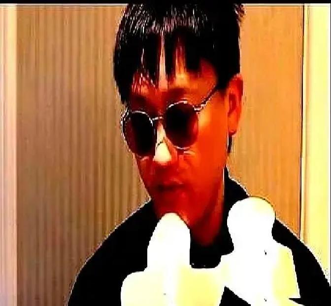 力哥昨晚直播刚开口讲复利，二饼连抢十七次话头，力哥一句完整句子都没说完。

第二