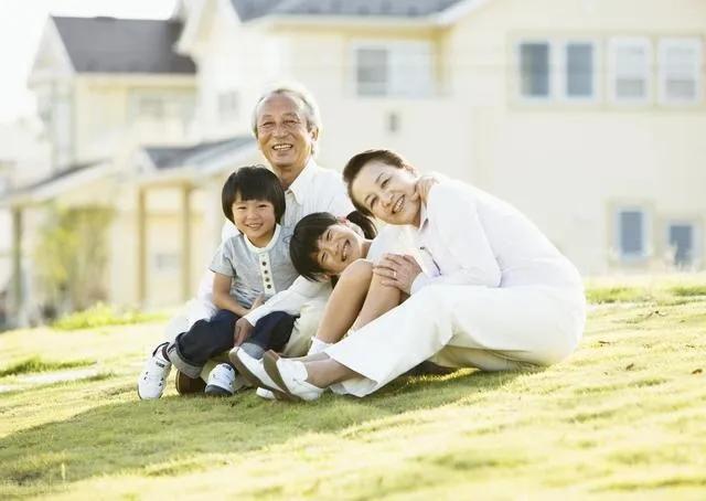 上联：日日开开心心，诚邀下联…世代平平安安