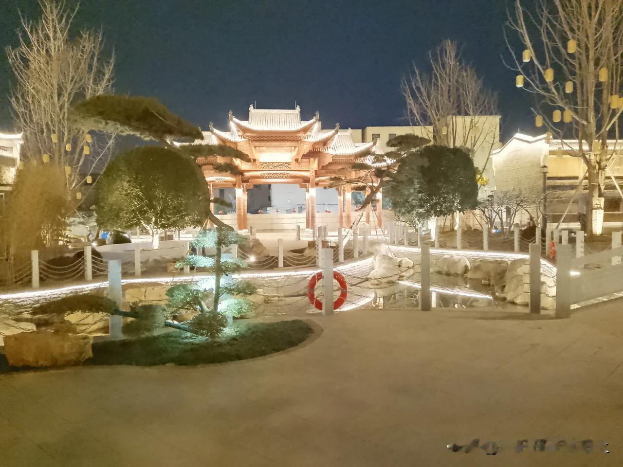 明清古巷夜景很美！