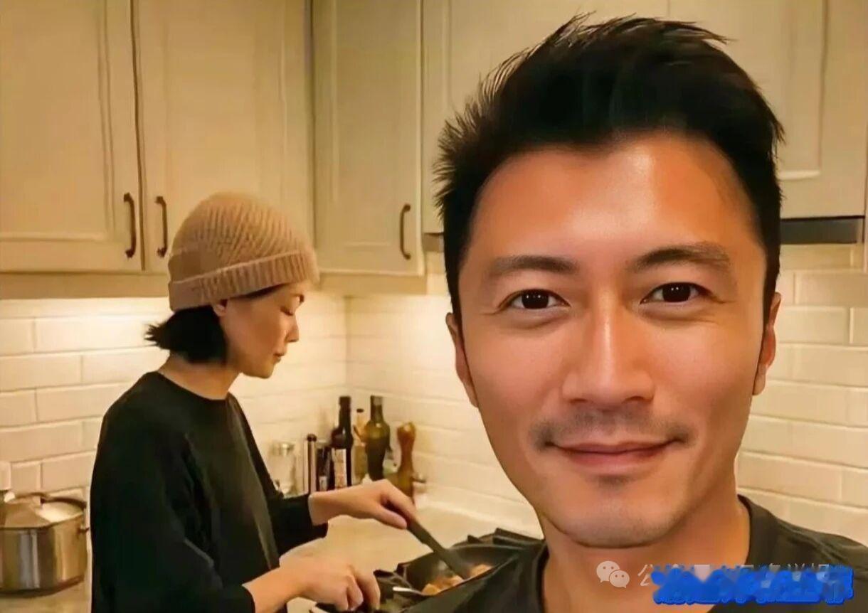 谢霆锋和王菲这一路走来，真的让人感叹不已。那张深夜自拍照里，笑容里满是藏不住的幸