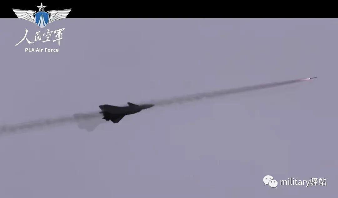 歼-20万米高空发射PL-10，飞行员撂下一句狠话：谁想挑事，先掂量掂量

这几