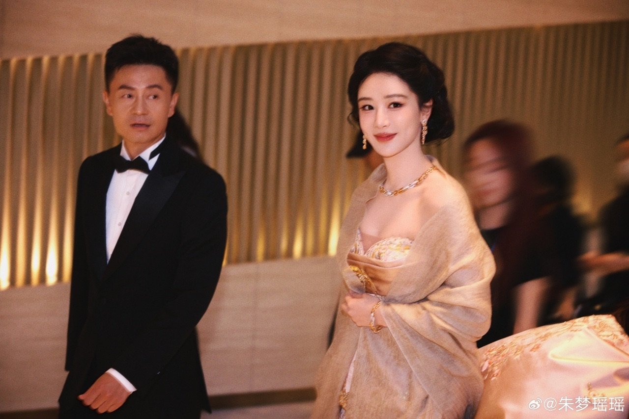 杨紫千金大小姐和她的男保镖杨紫李雪千金大小姐和她的男保镖 李雪导演亲老婆给这张照