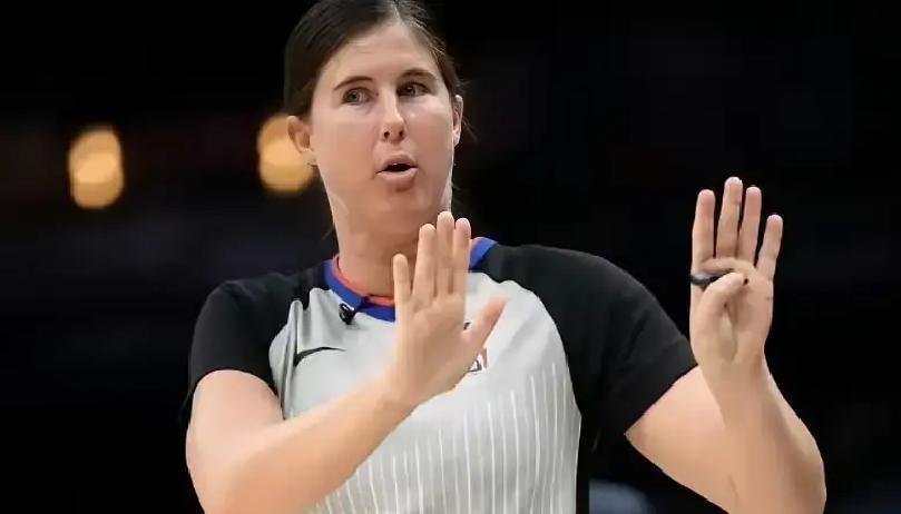 火箭到手的胜利，被裁判一声哨子吹没了。
 
最后2.3秒，领先1分，掘金发边线球