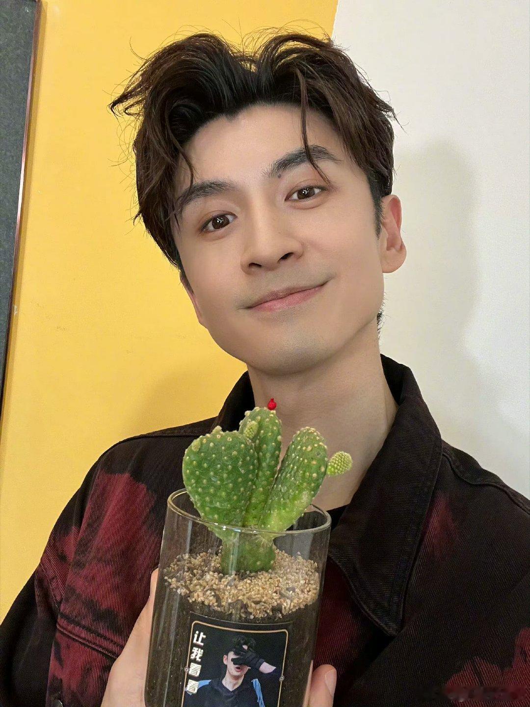 张云龙云归喜事 zyl张云龙云烨方观鱼 愿你赏尽云中月，愿你看尽世间花，愿你走遍