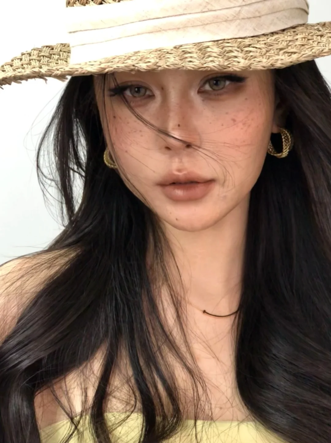 亚裔感妆容