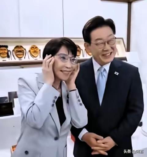 原来李在明笑里藏刀，前一阵子和妖精高市勾勾搭搭，这几天公然派出三个国会议员串访台