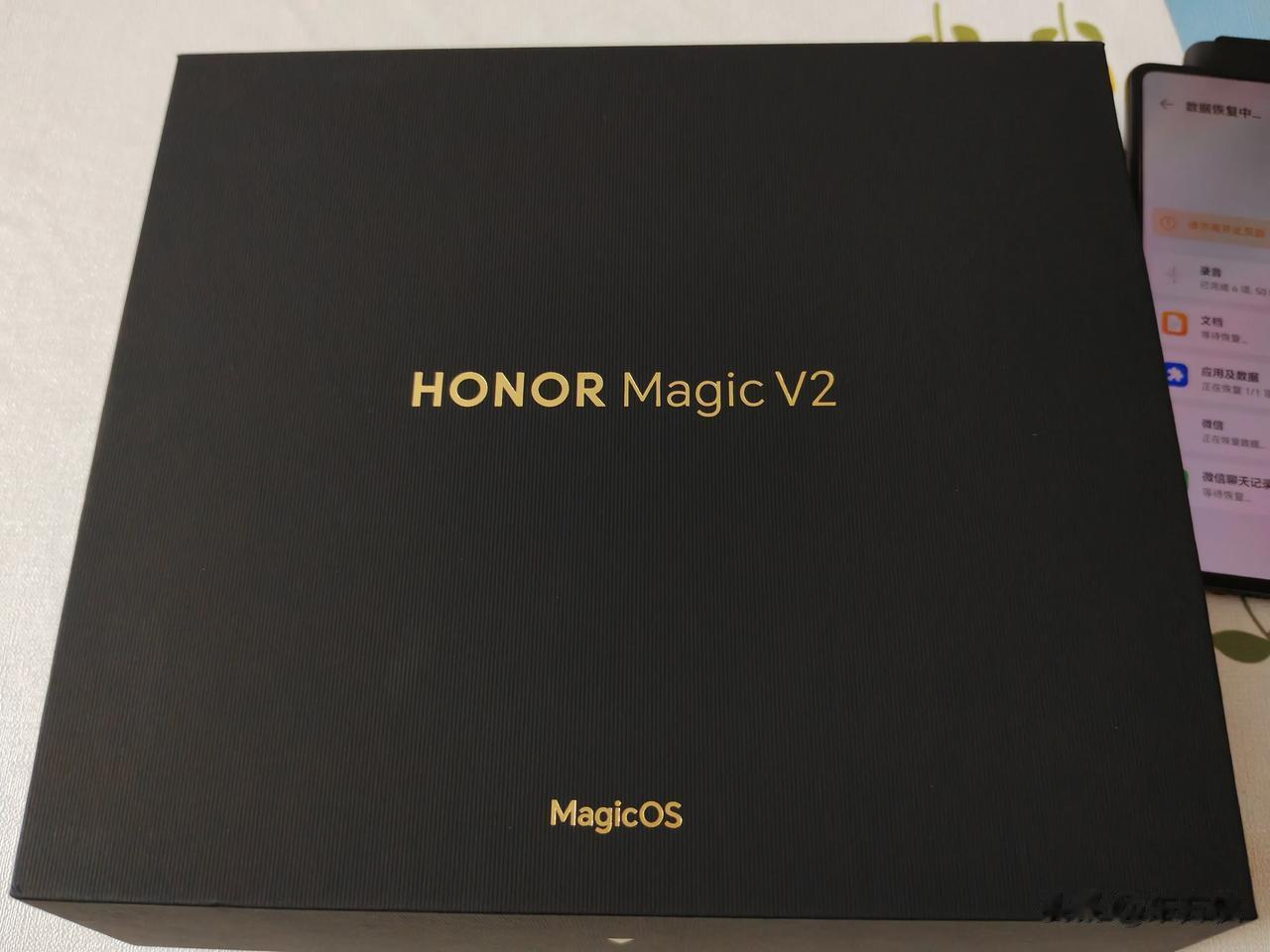 在华为mate 60 Pro、荣耀Magic V2、荣耀Magic Vs2犹豫了