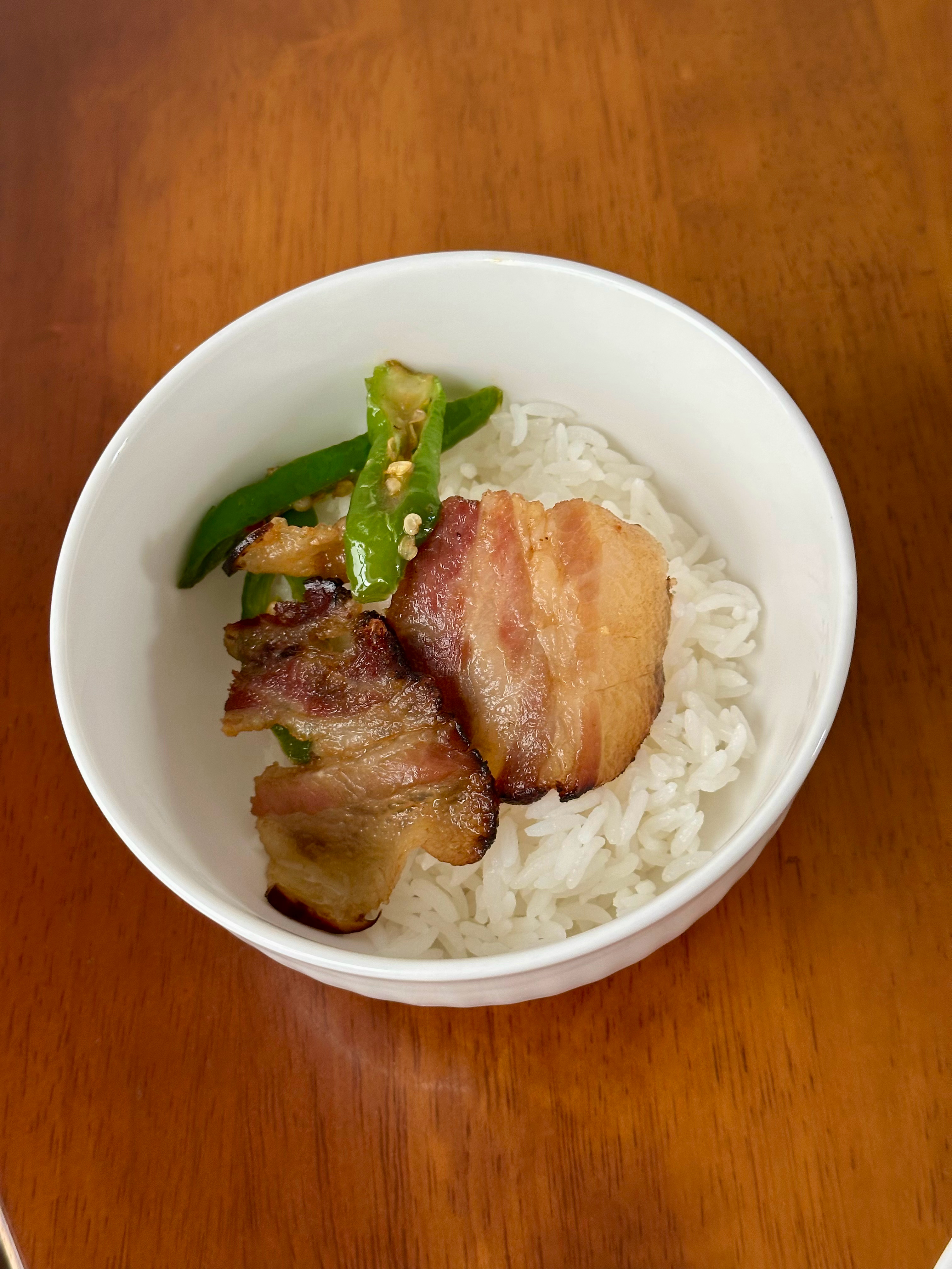 暂且莫提减肥，两片腊肉一碗饭！ 成都