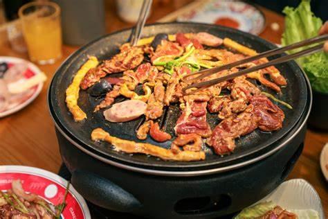 肝硬化患者在饮食上应该注意什么？
1.清淡易消化
肝硬化患者应避免油腻、辛辣、生