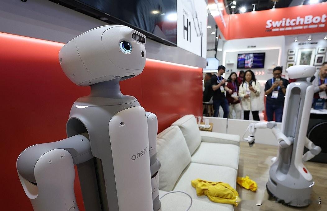 2月24日，韩国产业研究院发布报告显示，中国已在机器人、电动汽车、电池、AI芯片